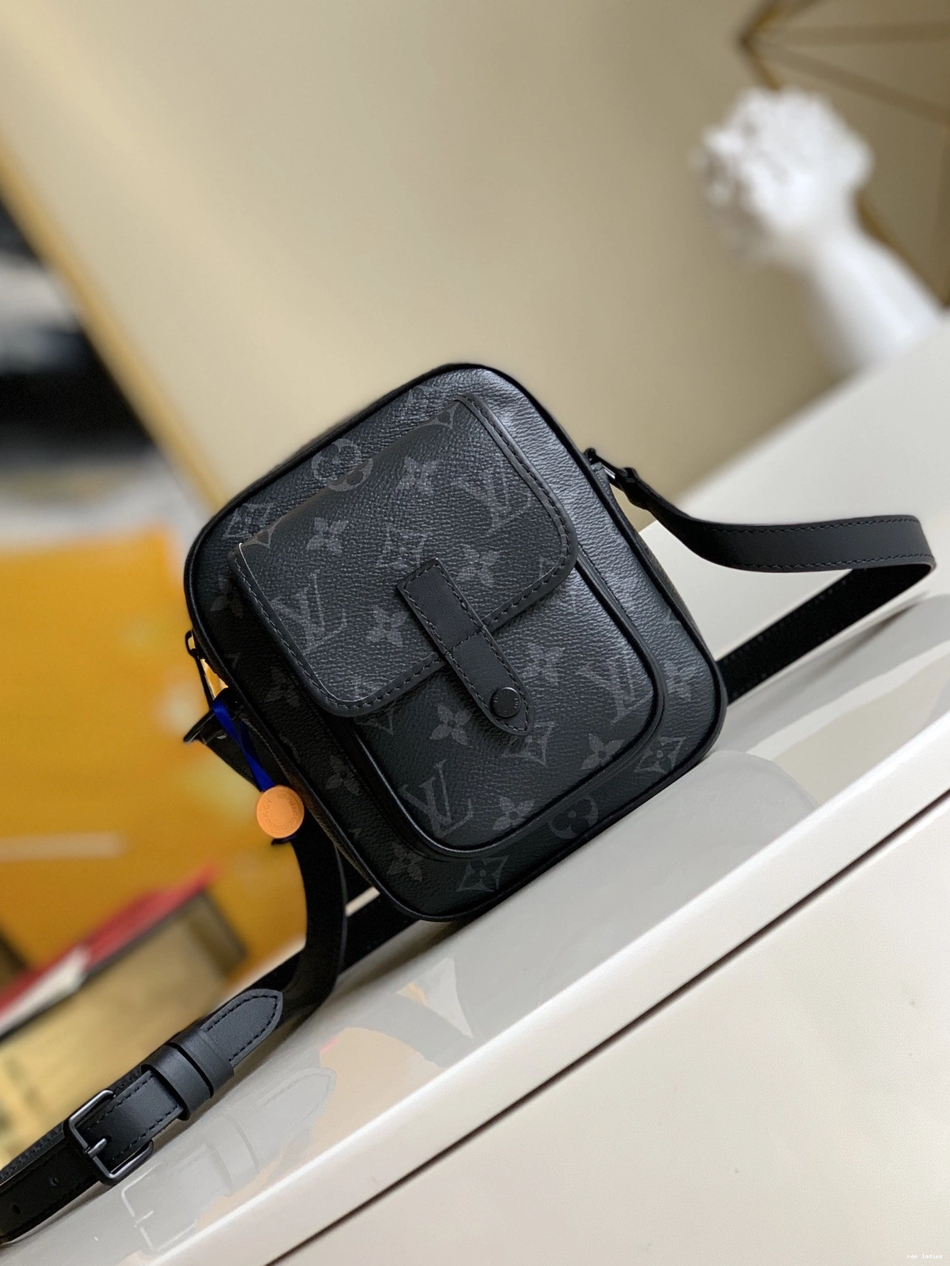 Cheap Wearable LOUIS VUITTON Christopher Wallet 0804